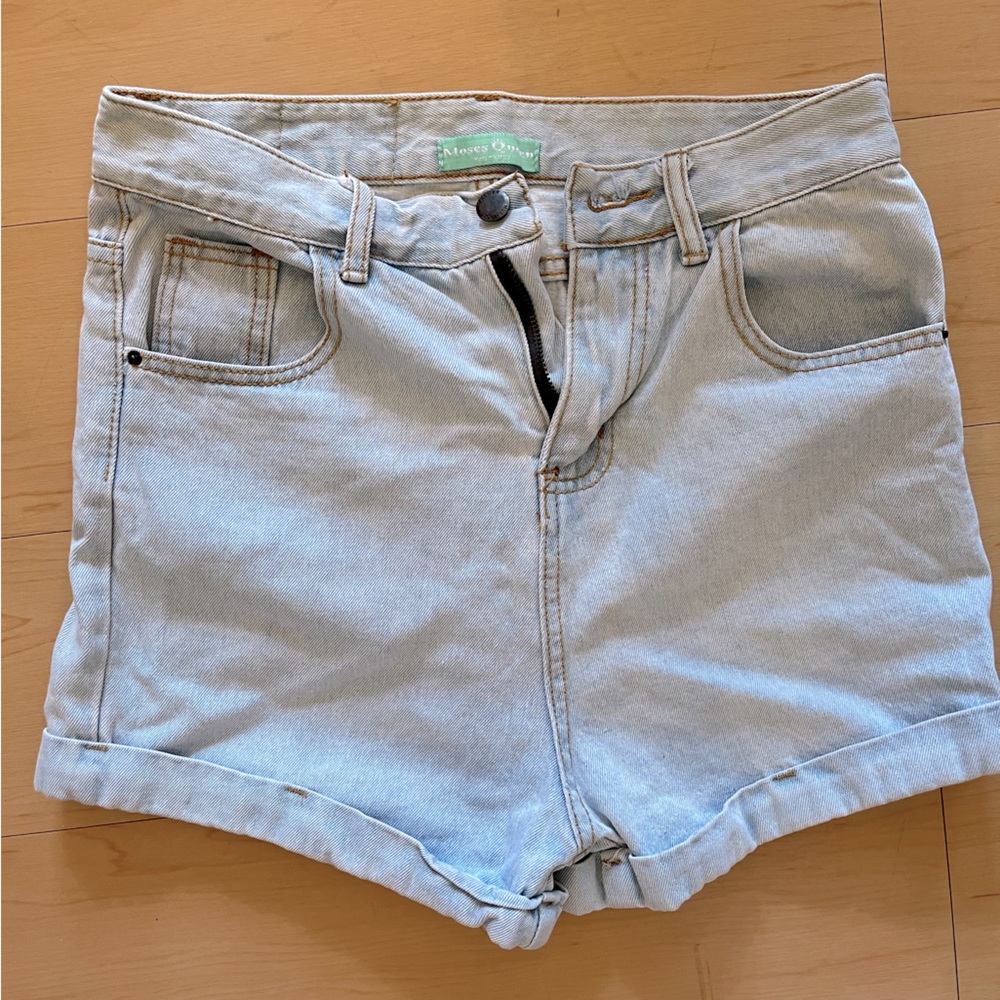 High rise jean shorts. Light blue. Size s-m. Vintage.